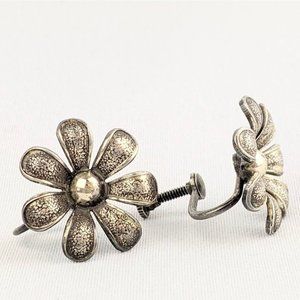 Vtg Sterling Silver Daisy Flower Earrings Aged Patina Sun Flower Screw back